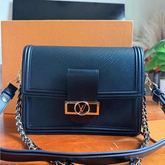 Louis Vuitton Black Crossbody Bag with Gold Details ( Dauphine MM Epi leather) - Picture 1 of 4